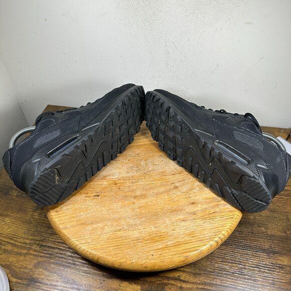 Athletic_Shoes